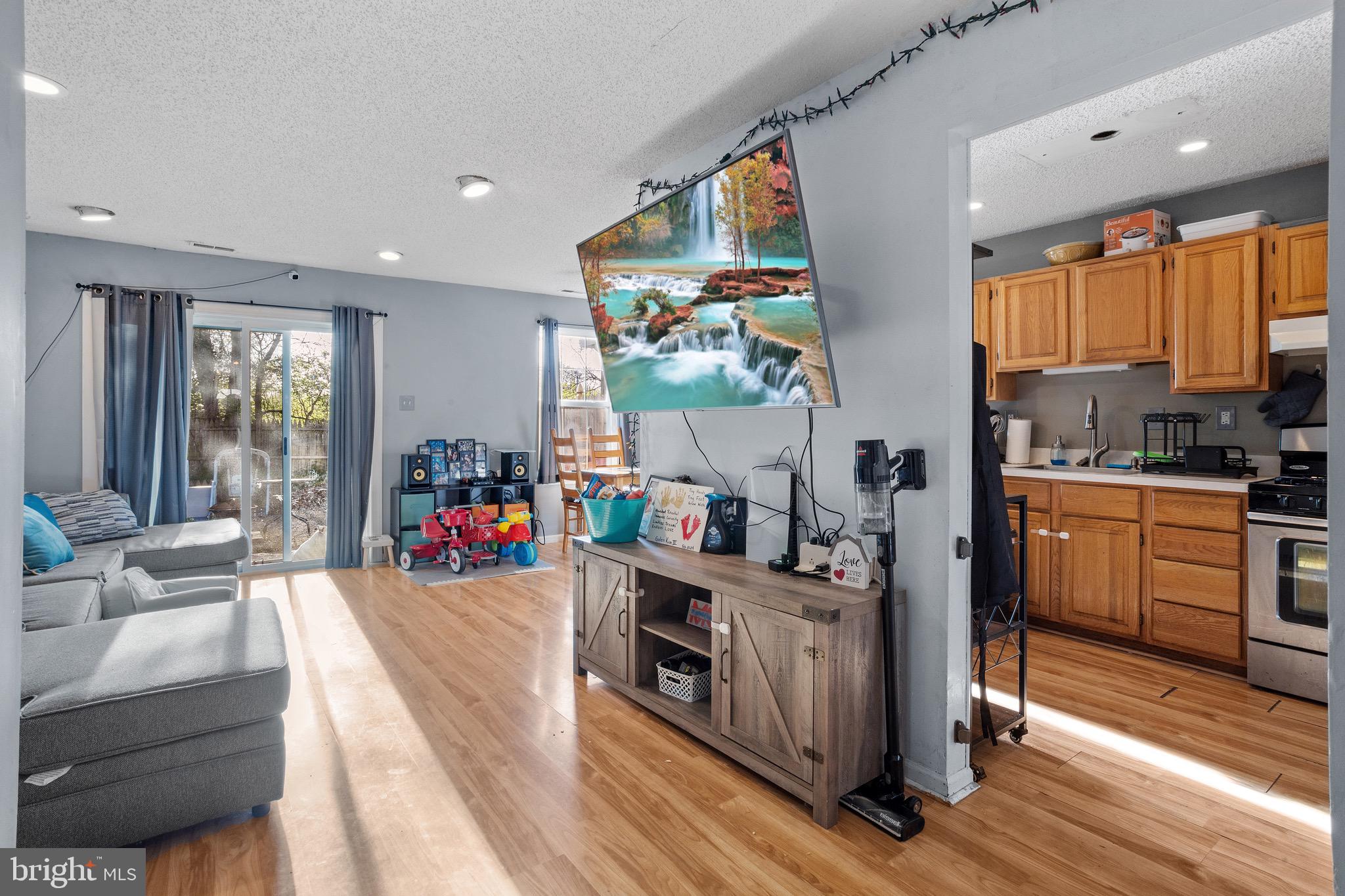 2227 Laurie Ct