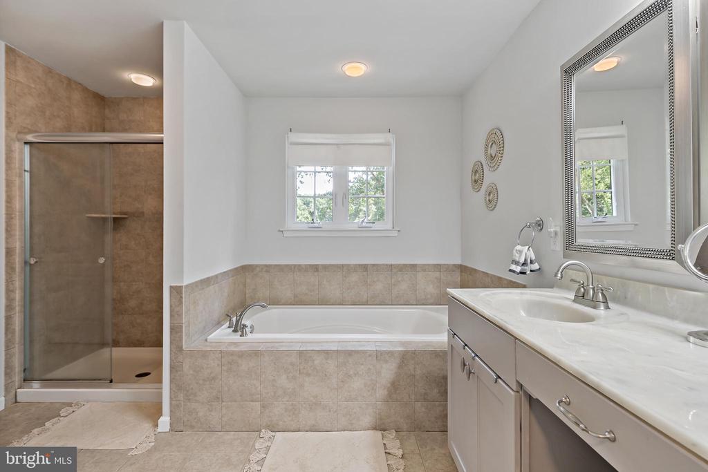9 Lynn Ct