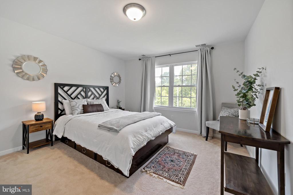 9 Lynn Ct