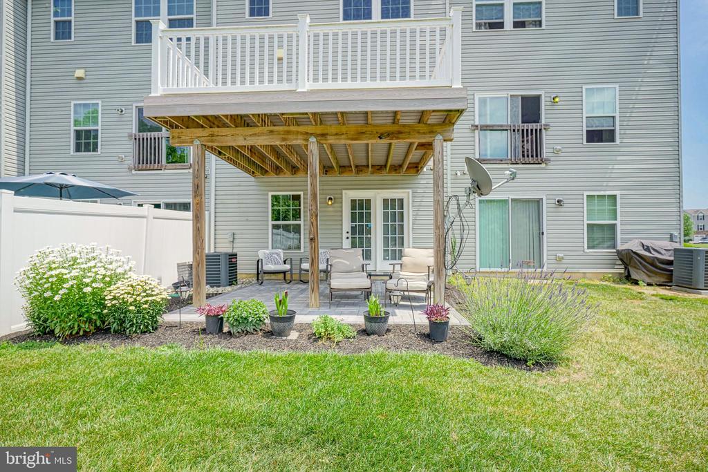 40 Village Green Ln