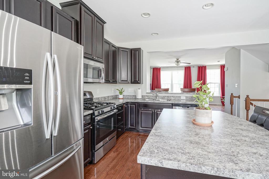 40 Village Green Ln