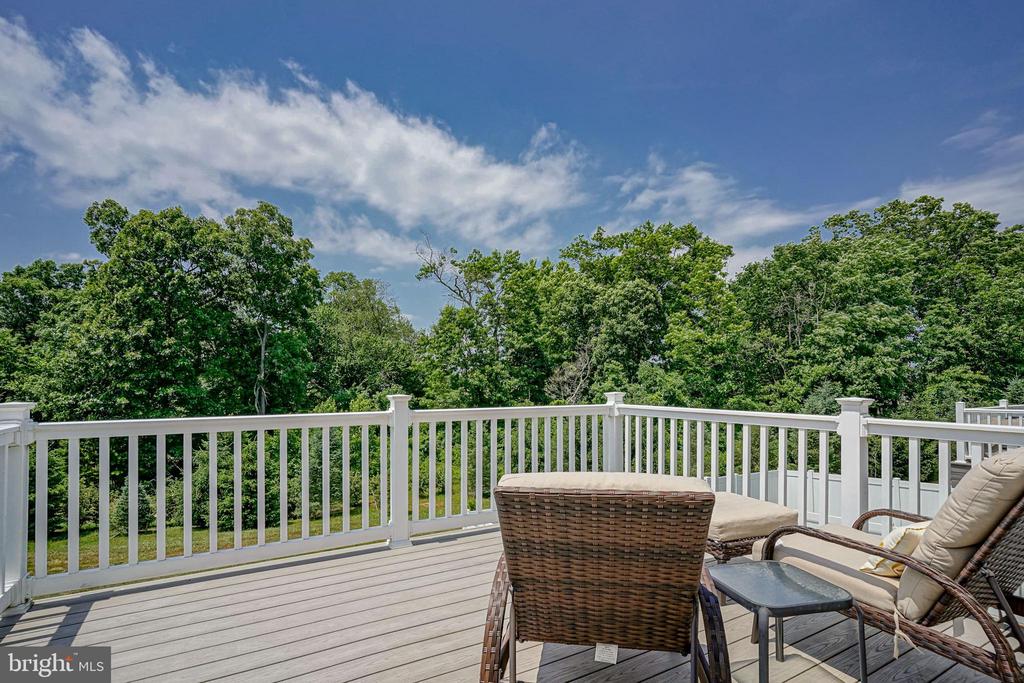 40 Village Green Ln