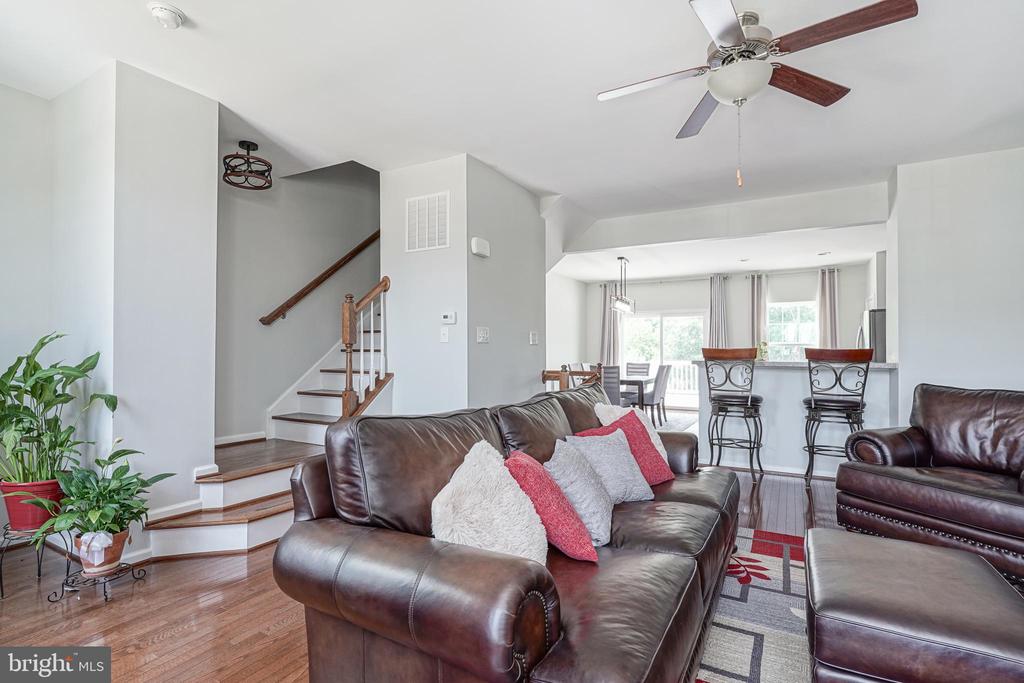 40 Village Green Ln