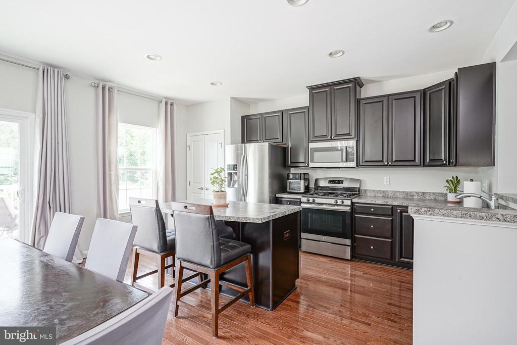 40 Village Green Ln