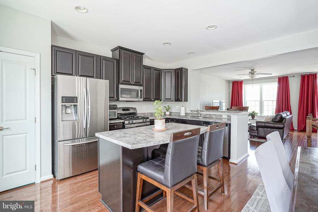 40 Village Green Ln