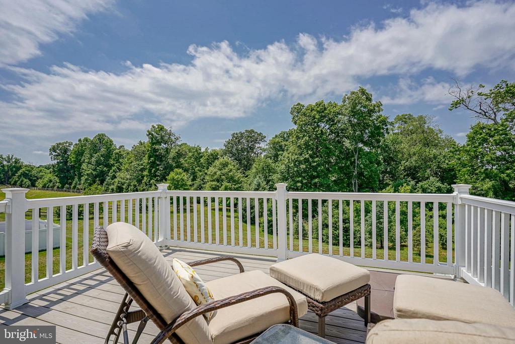 40 Village Green Ln