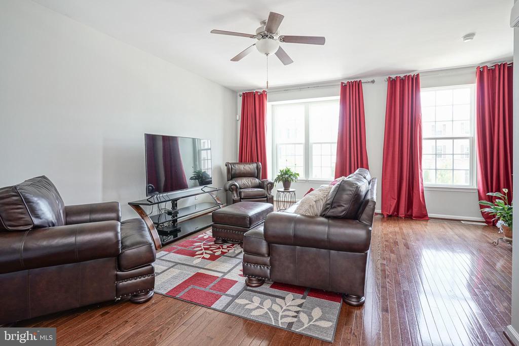 40 Village Green Ln