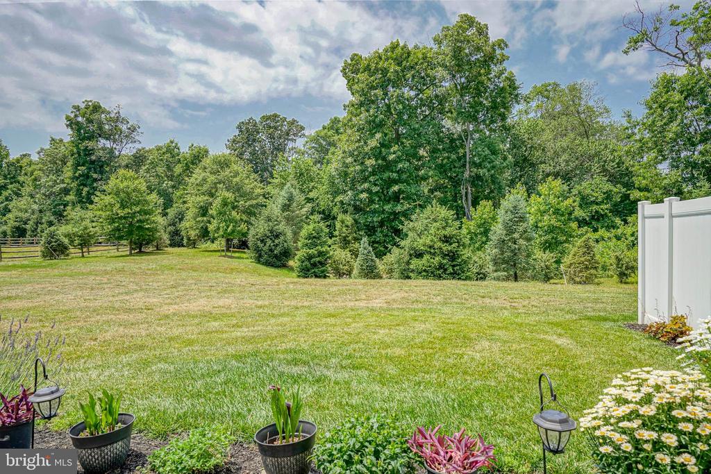 40 Village Green Ln
