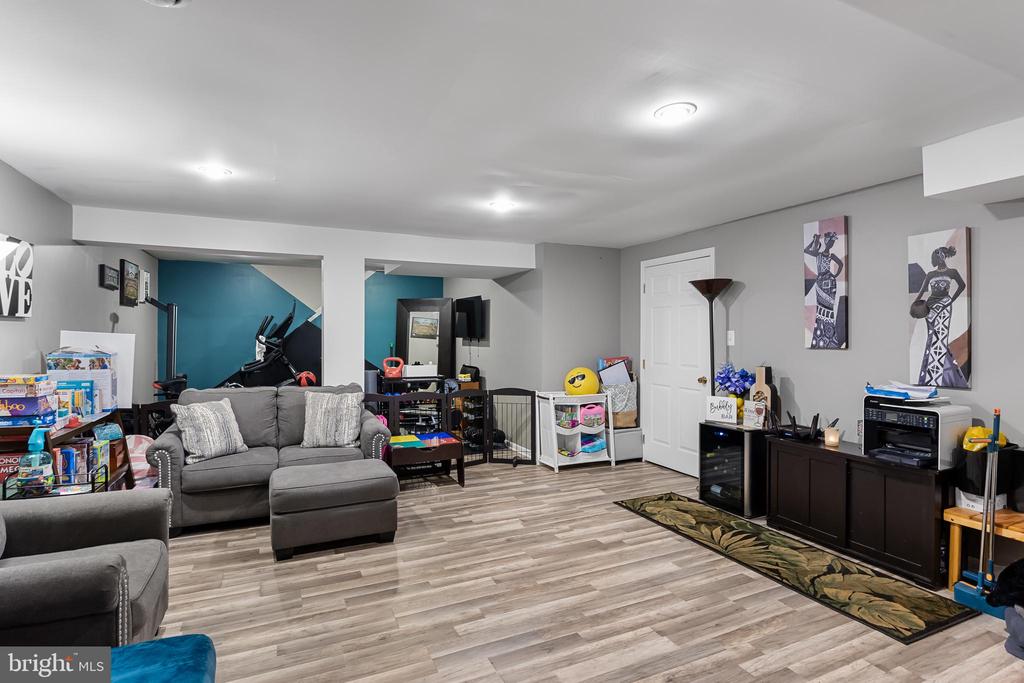 113 Europa Blvd