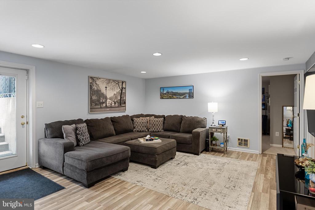 113 Europa Blvd