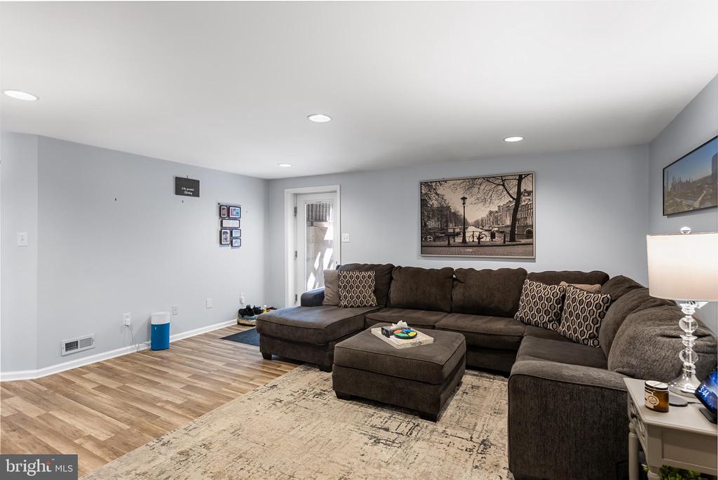 113 Europa Blvd