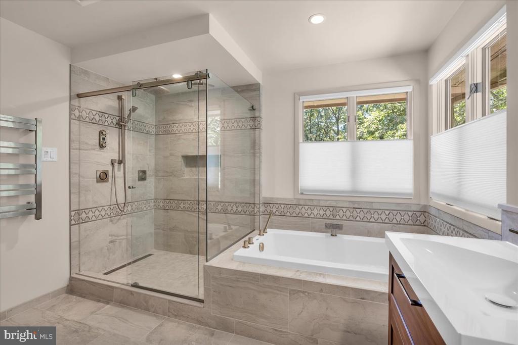 24 Lippincott Ave