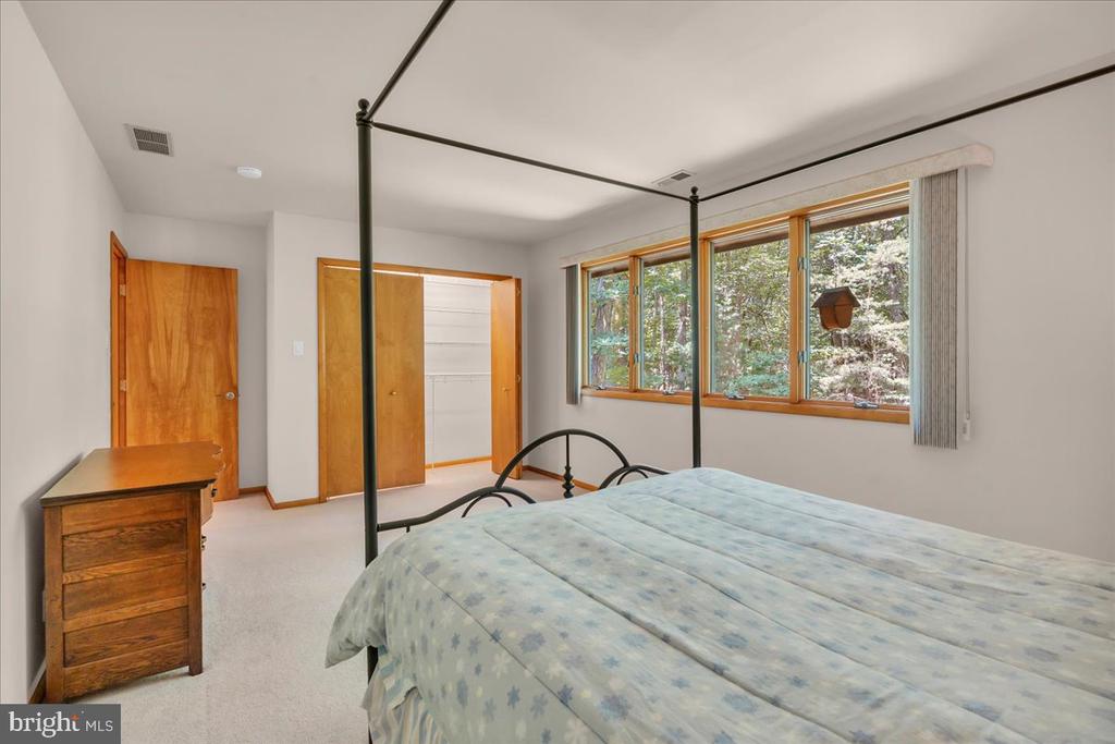 24 Lippincott Ave