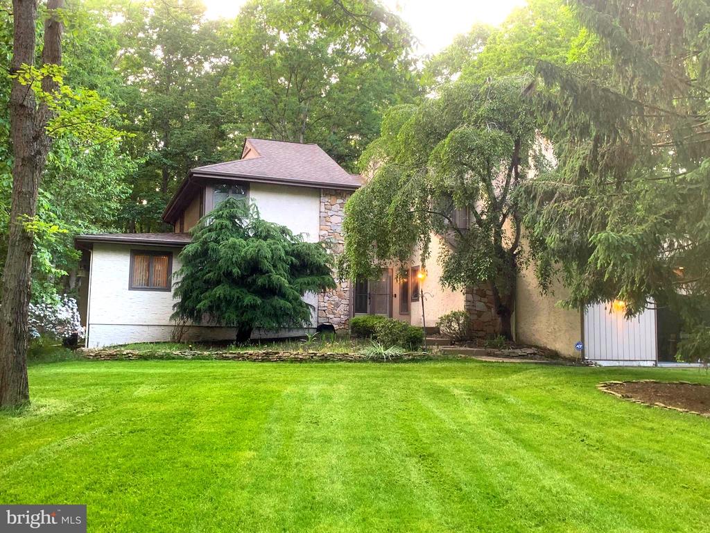 24 Lippincott Ave