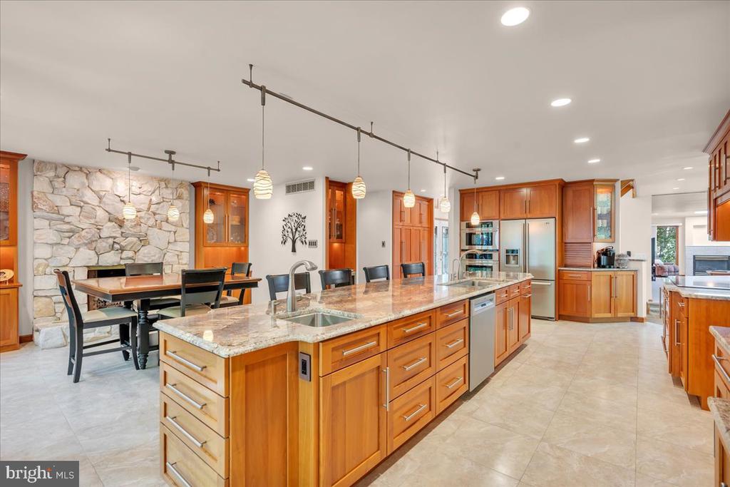24 Lippincott Ave