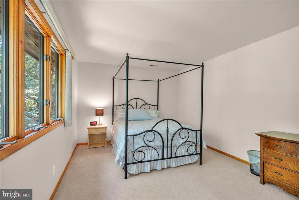24 Lippincott Ave