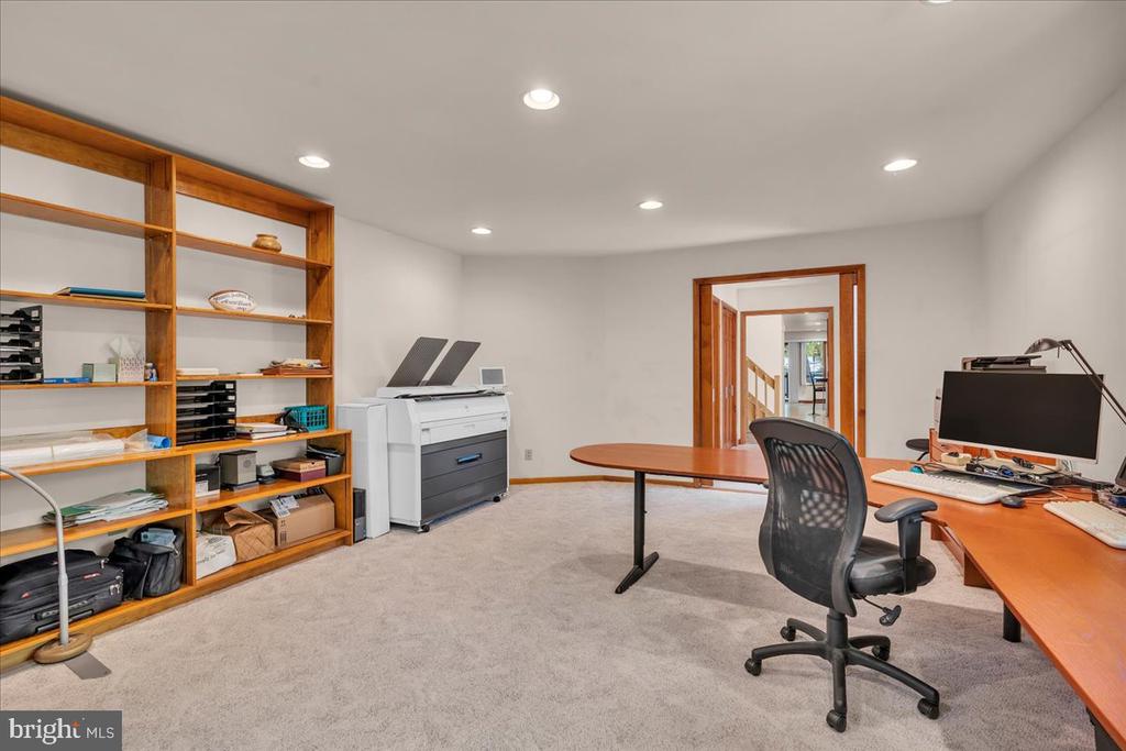 24 Lippincott Ave