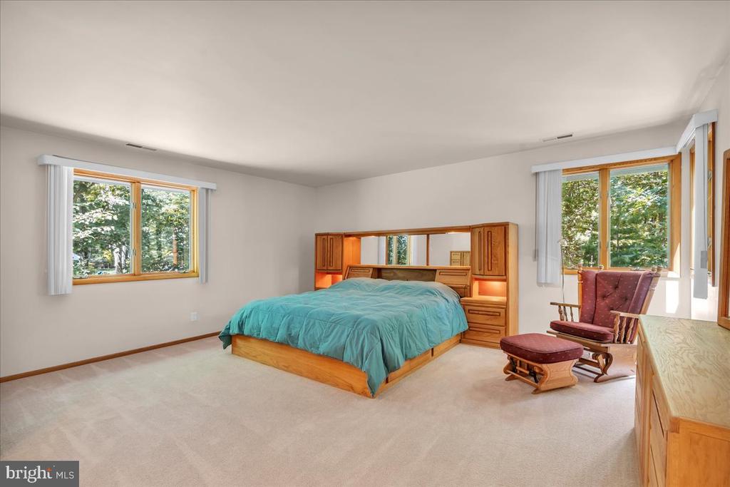 24 Lippincott Ave