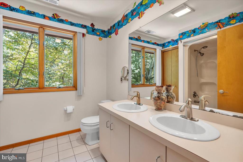24 Lippincott Ave