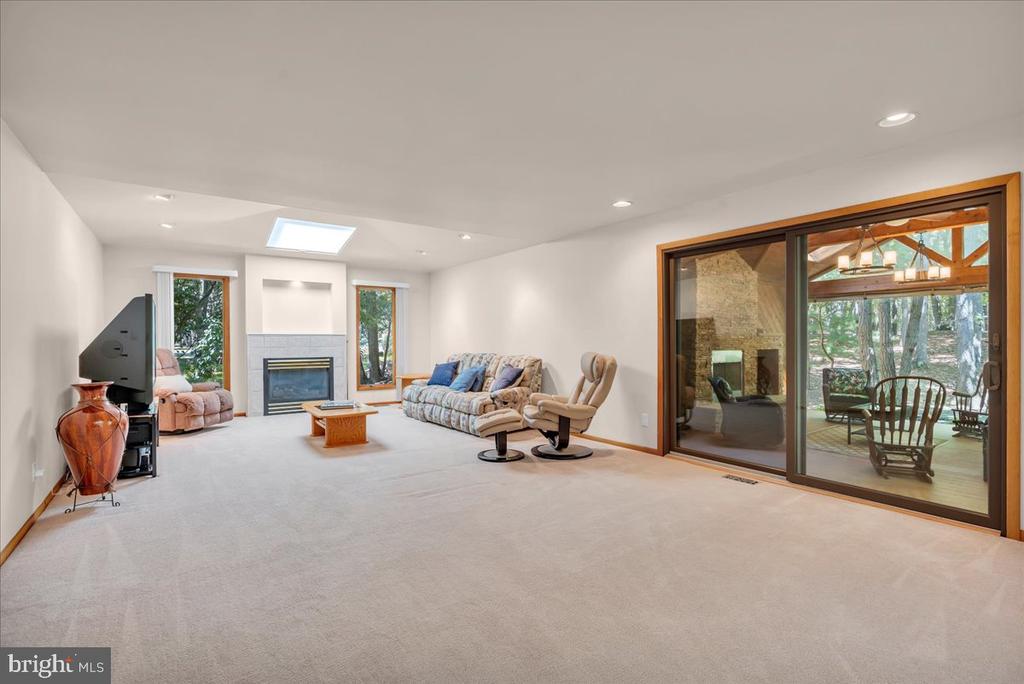 24 Lippincott Ave