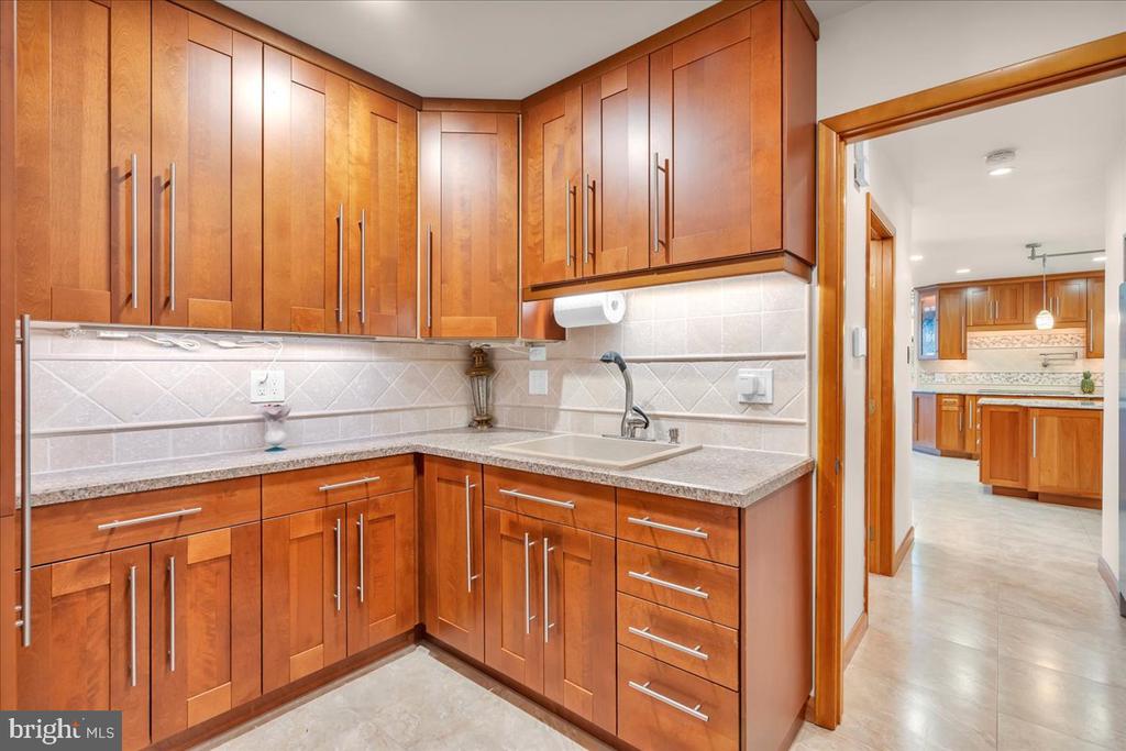 24 Lippincott Ave