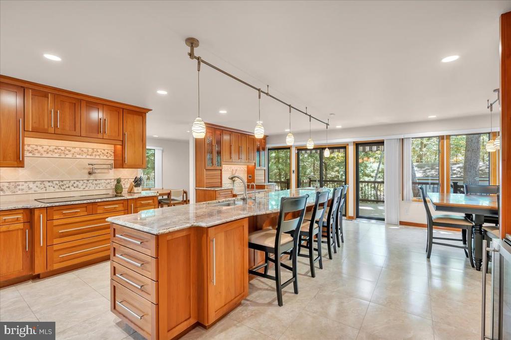 24 Lippincott Ave