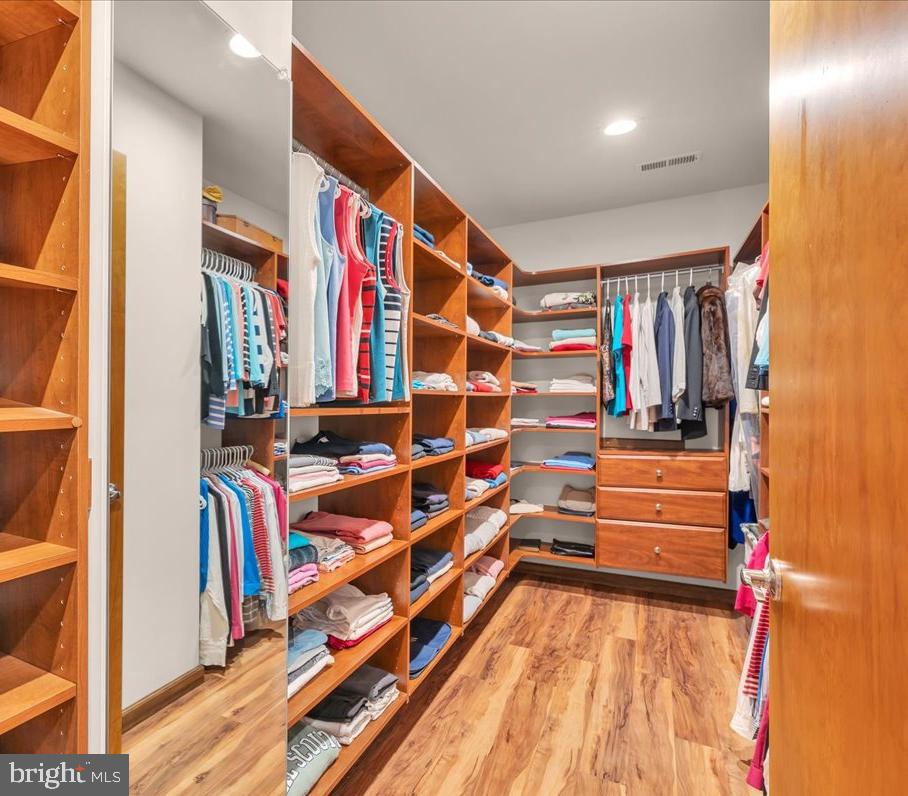 24 Lippincott Ave
