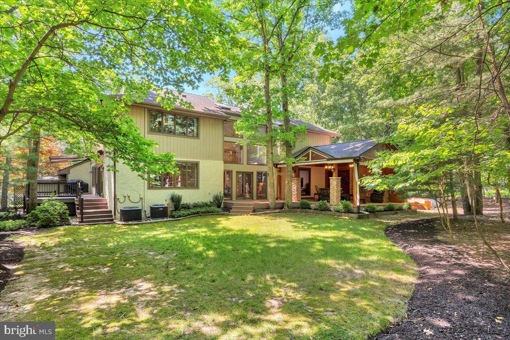 24 Lippincott Ave