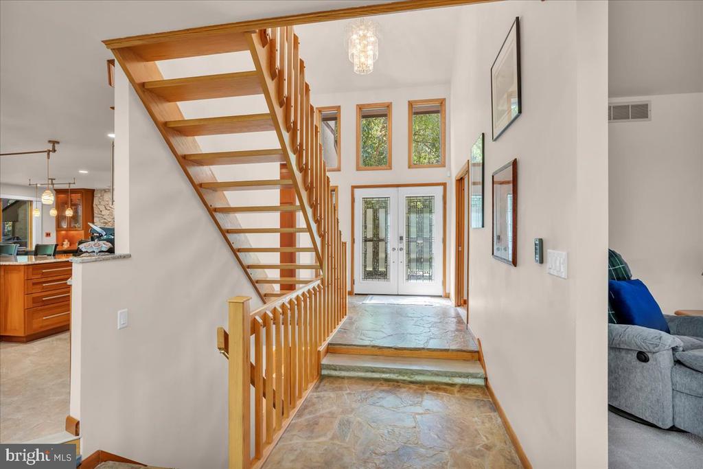 24 Lippincott Ave