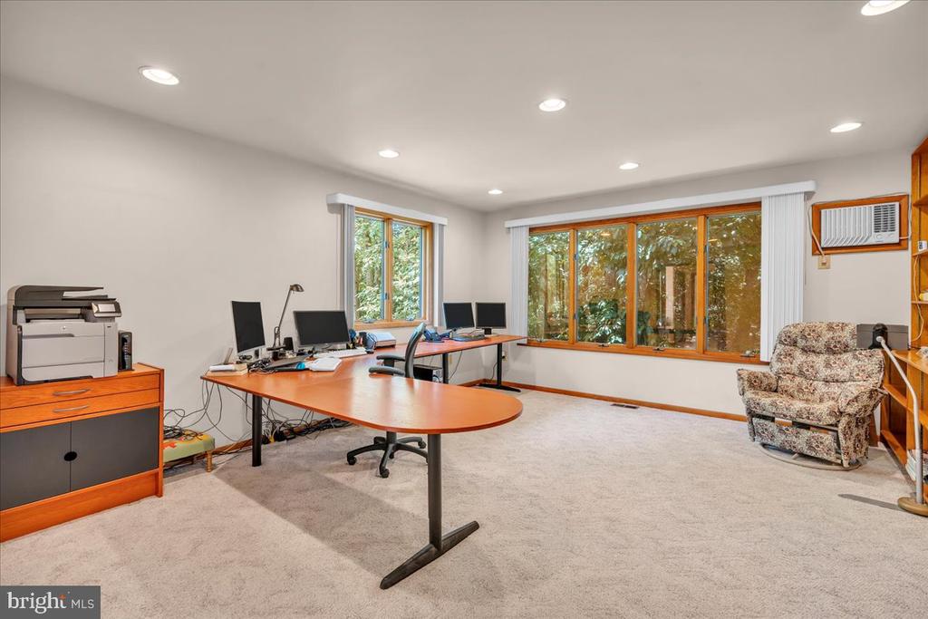24 Lippincott Ave