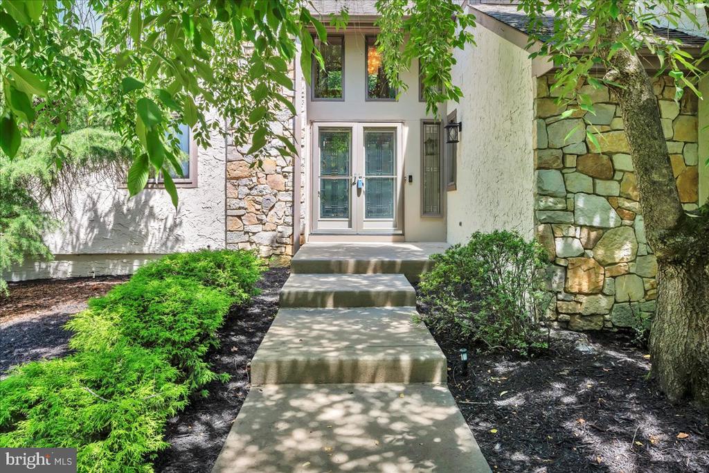 24 Lippincott Ave