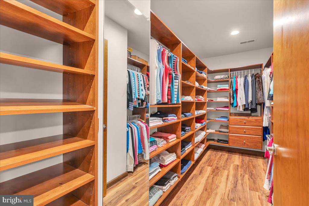 24 Lippincott Ave