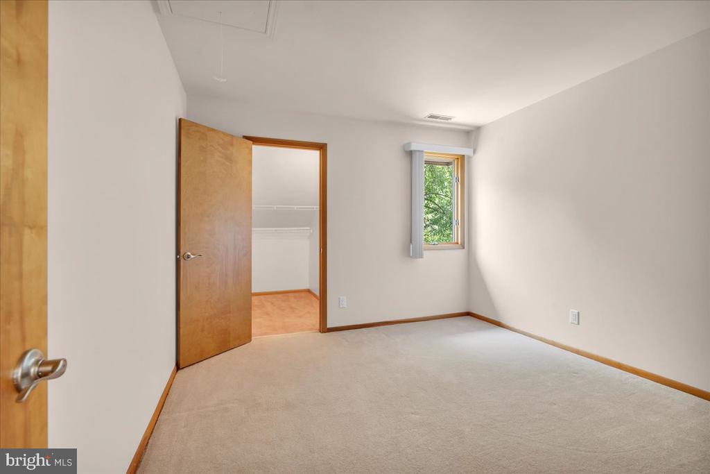 24 Lippincott Ave