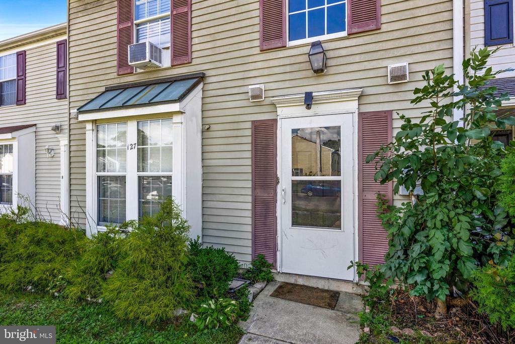 127 Villa Knoll Ct