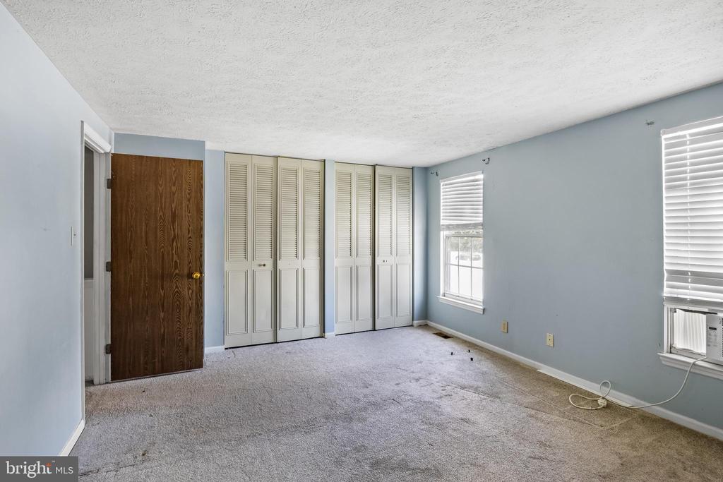 127 Villa Knoll Ct