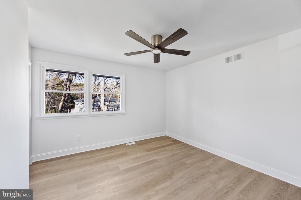 42 Eastwood Dr
