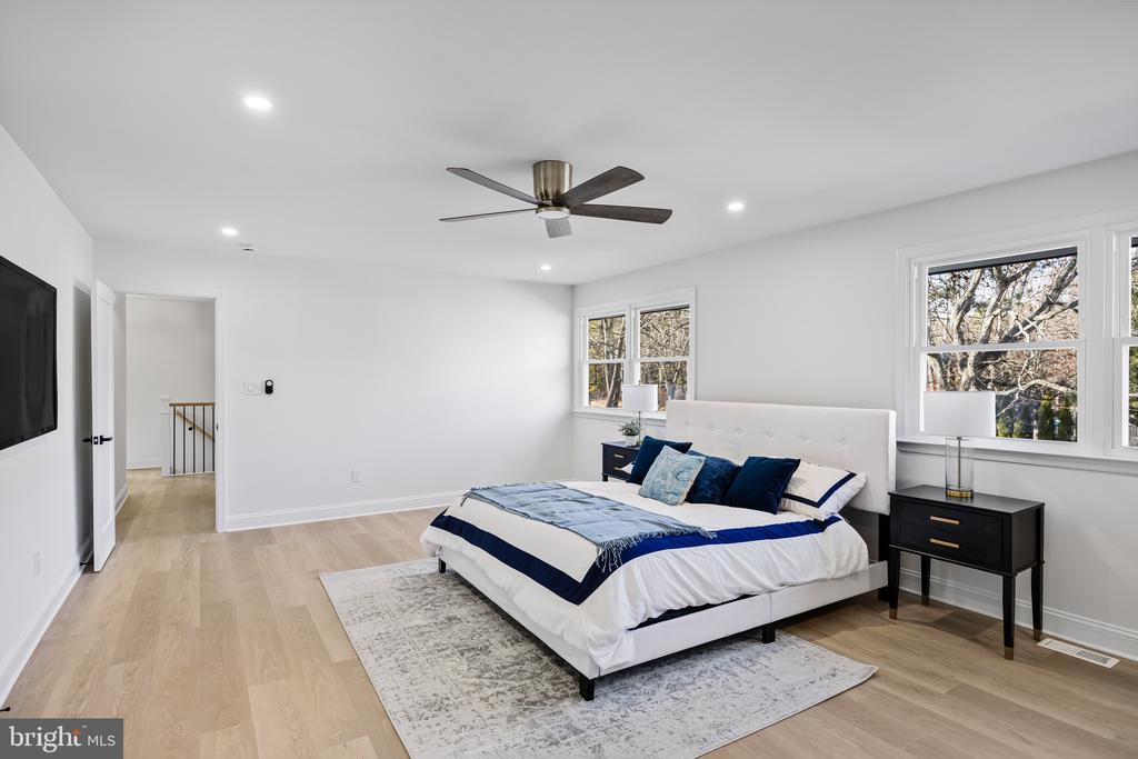 42 Eastwood Dr