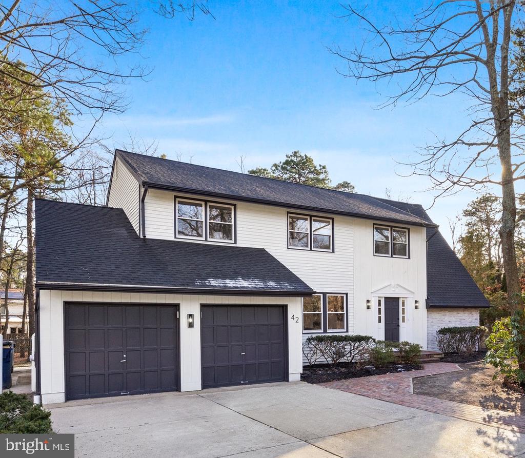42 Eastwood Dr