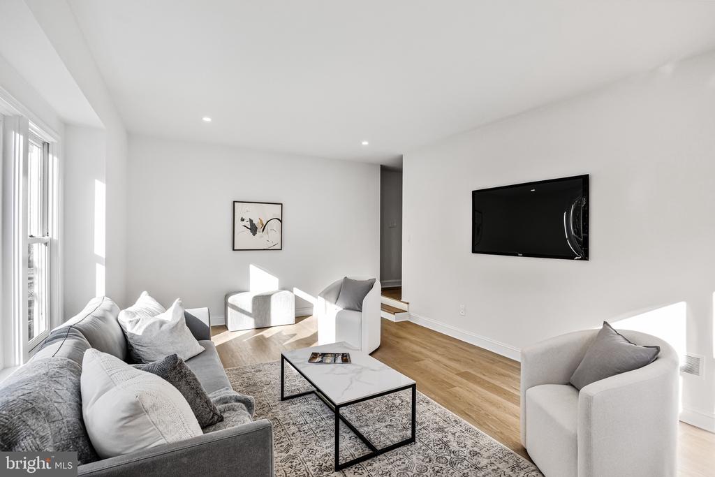 42 Eastwood Dr