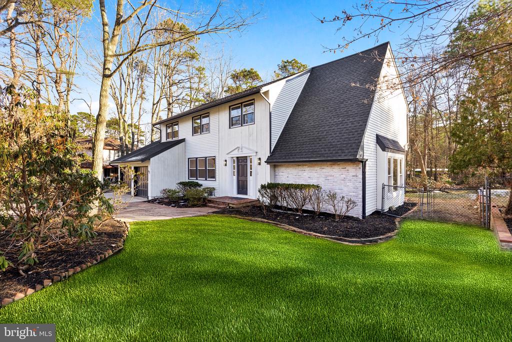 42 Eastwood Dr