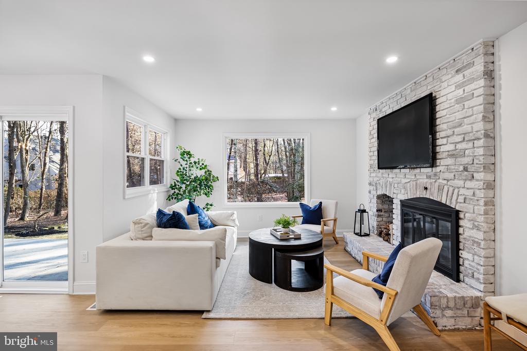 42 Eastwood Dr