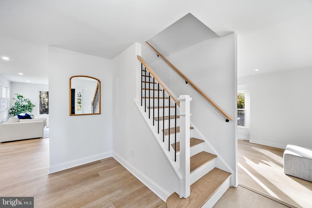 42 Eastwood Dr