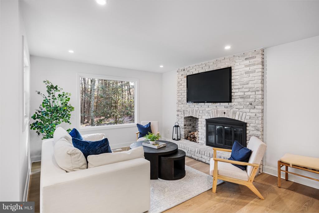 42 Eastwood Dr