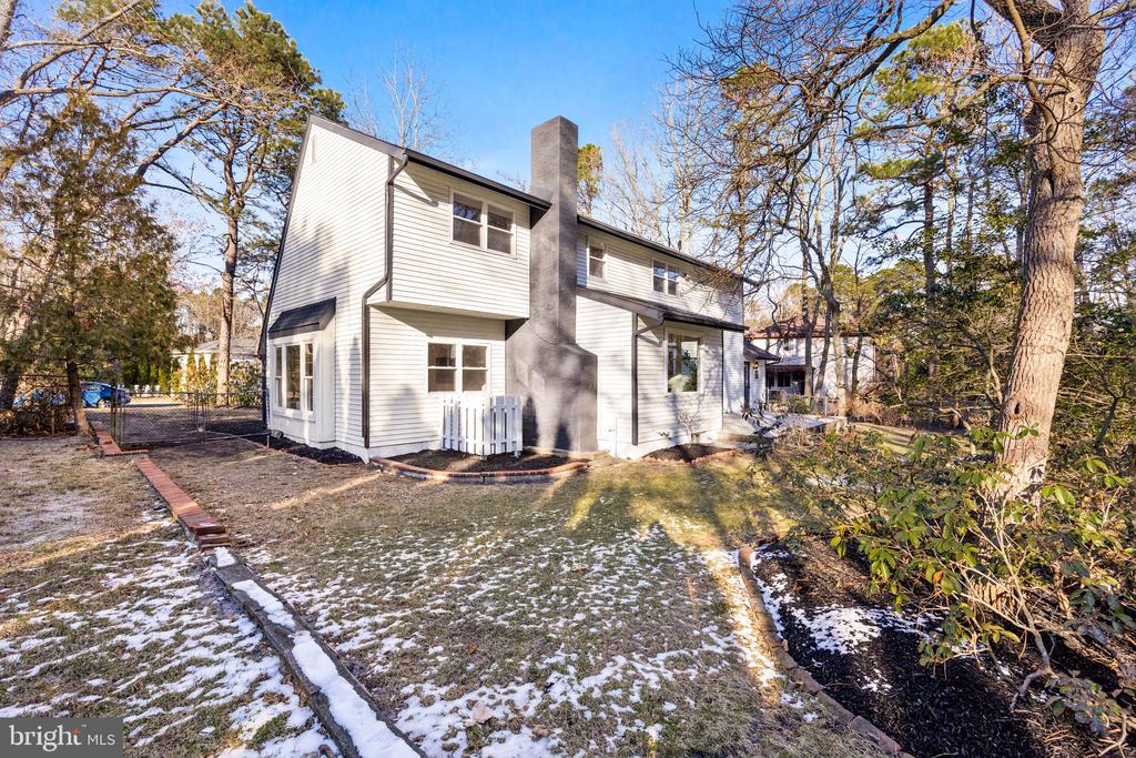 42 Eastwood Dr