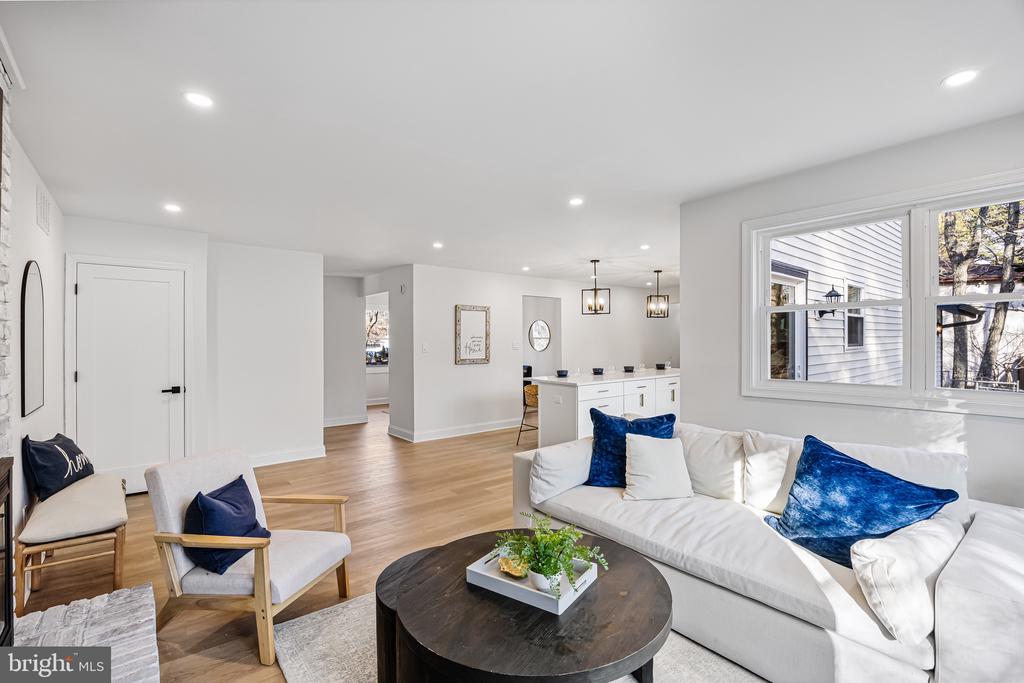42 Eastwood Dr