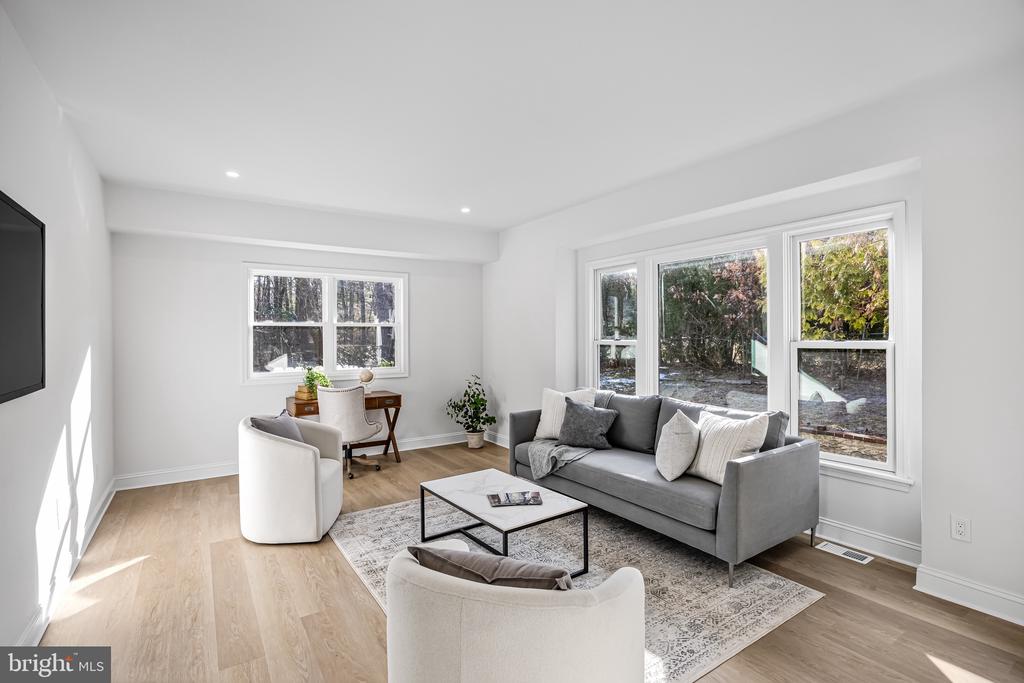 42 Eastwood Dr