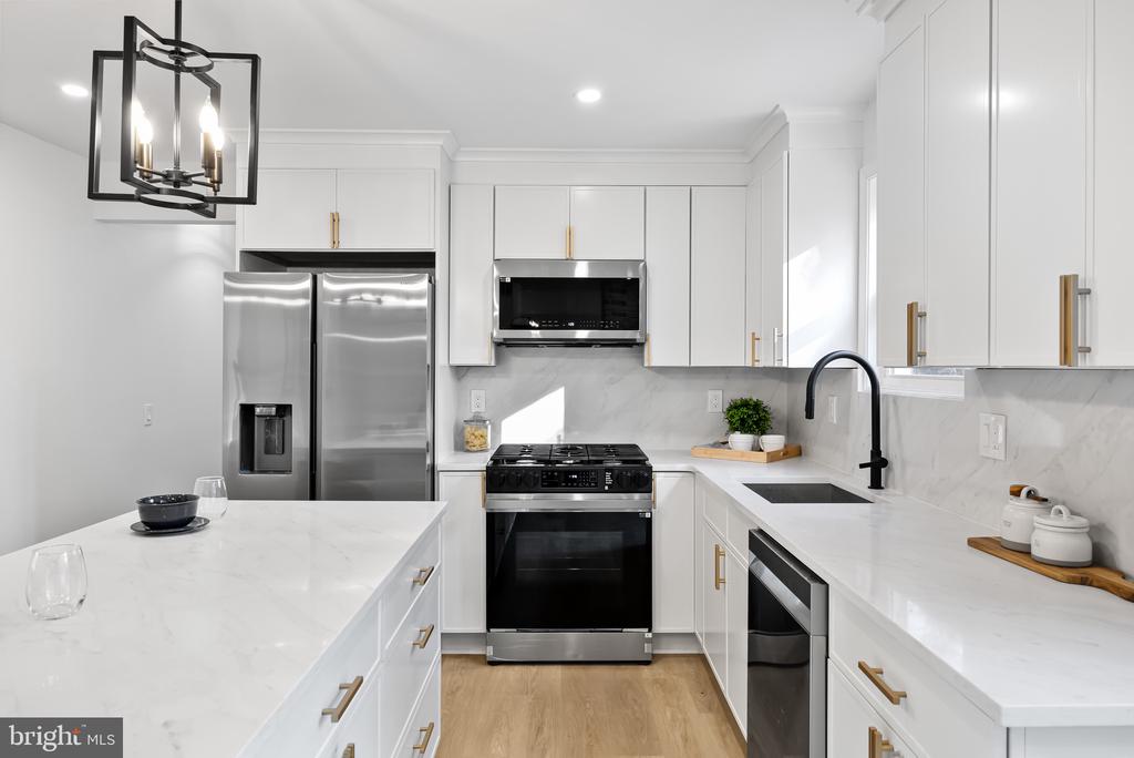 42 Eastwood Dr