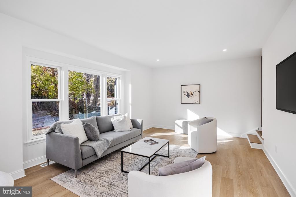 42 Eastwood Dr