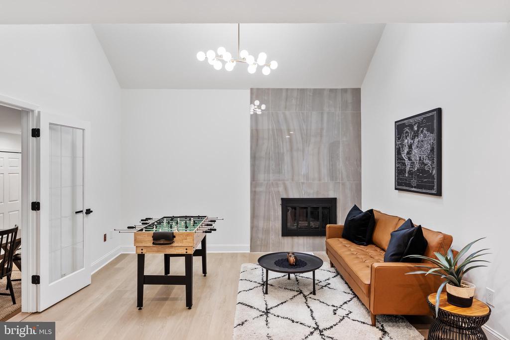 40 Woodhurst Dr
