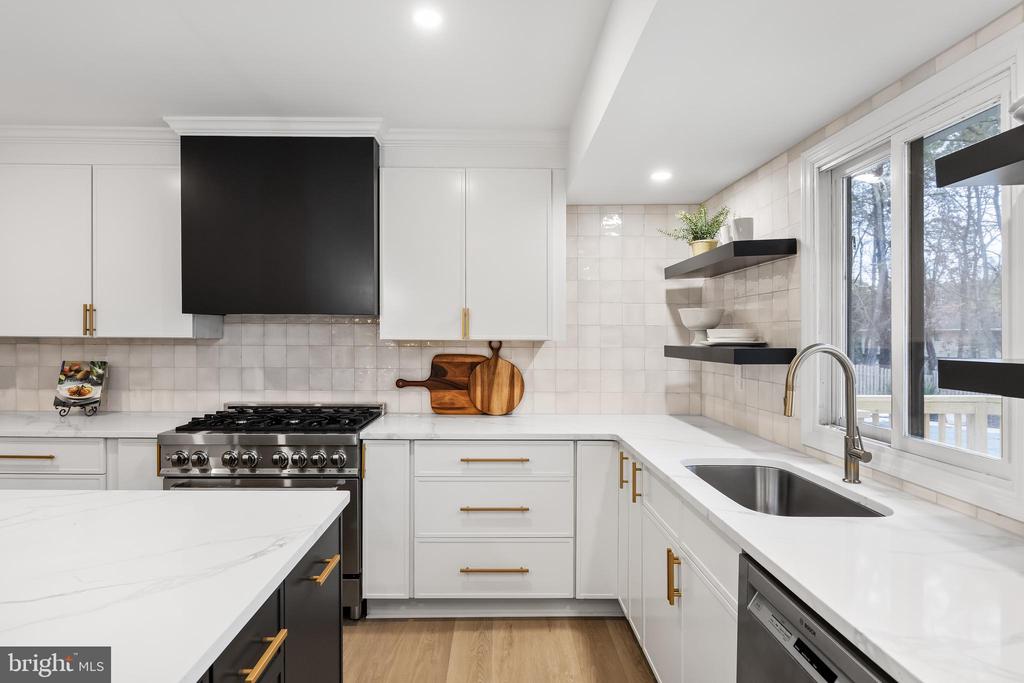 40 Woodhurst Dr